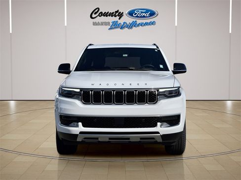 Used 2024 Jeep Wagoneer L Series III w/ Flexible Seating Group image 4