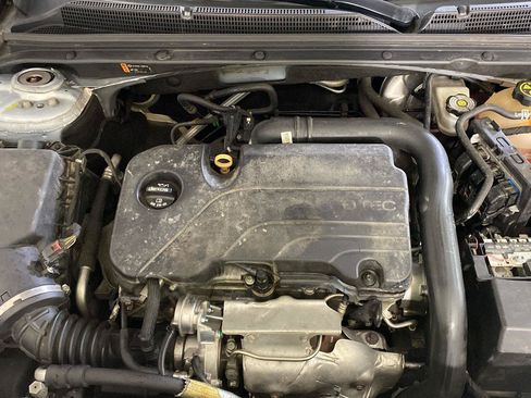 Used 2018 Chevrolet Malibu LT FWD image 28