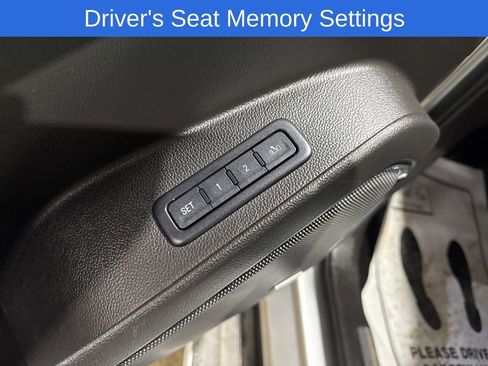 Used 2015 Chevrolet Suburban LTZ image 4