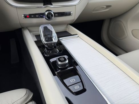 New 2026 Volvo XC60 B5 Ultra w/ Protection Package Premier image 12