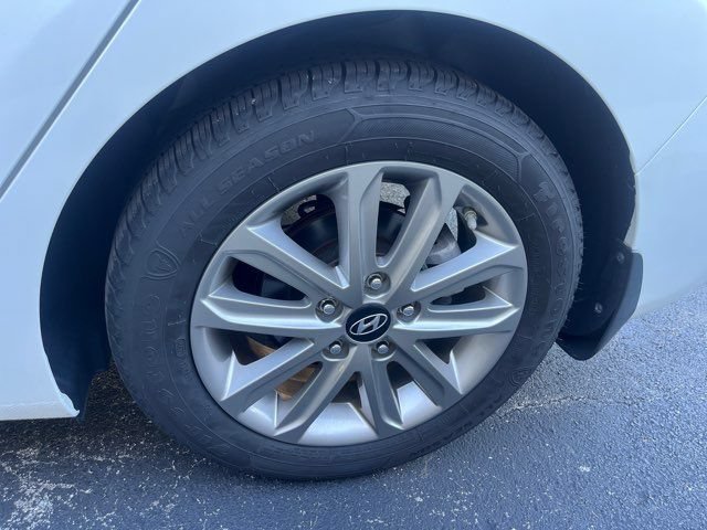 Used 2014 Hyundai Elantra SE w/ Option Group 02 FWD image 8