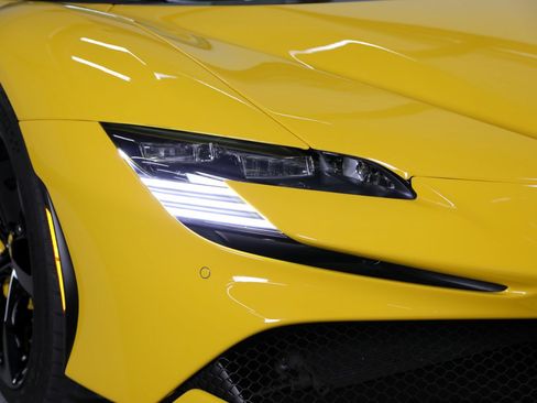 Used 2025 Ferrari SF90 Spider AWD/4WD image 13