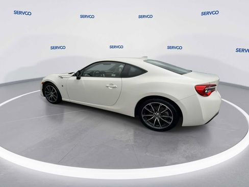 Used 2017 Toyota 86 RWD image 5