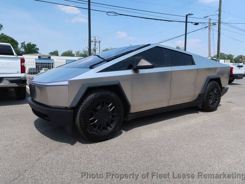 Used 2024 Tesla Cybertruck AWD Crew Cab image 42