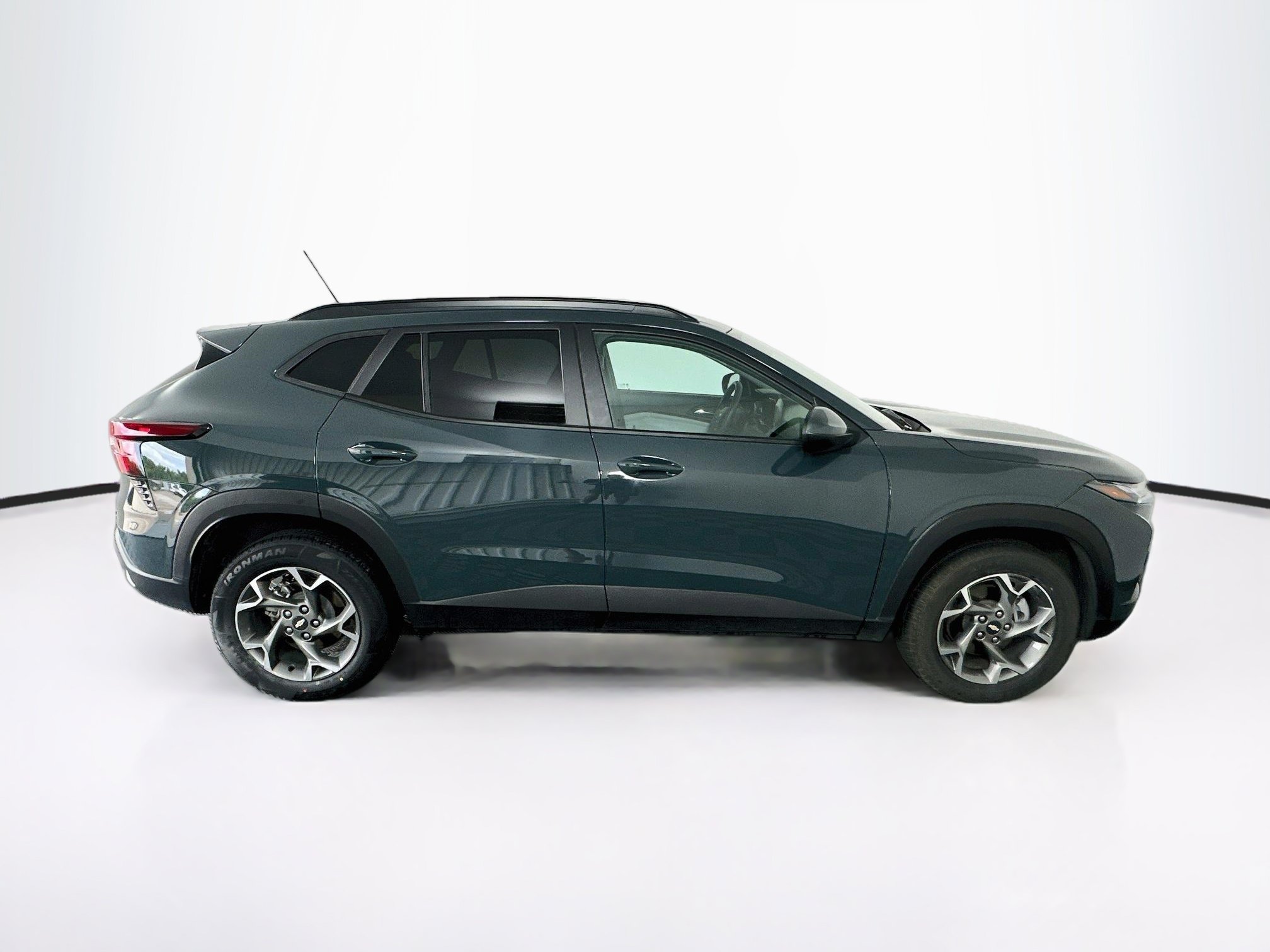 Used 2025 Chevrolet Trax LT FWD image 10