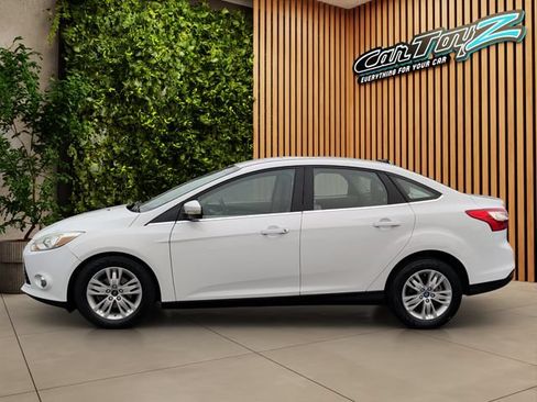 Used 2012 Ford Focus SEL w/ SEL/Titanium Winter Pkg FWD image 2