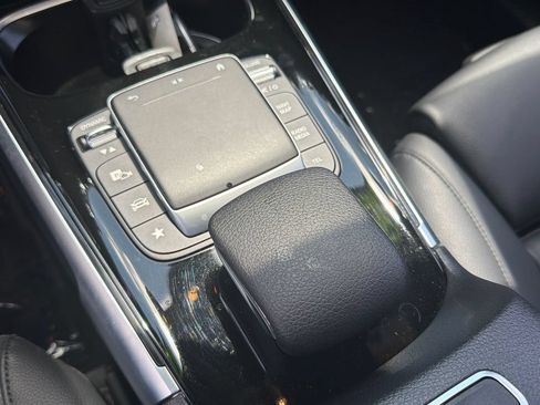 Used 2022 Mercedes-Benz GLB 250 4MATIC image 24