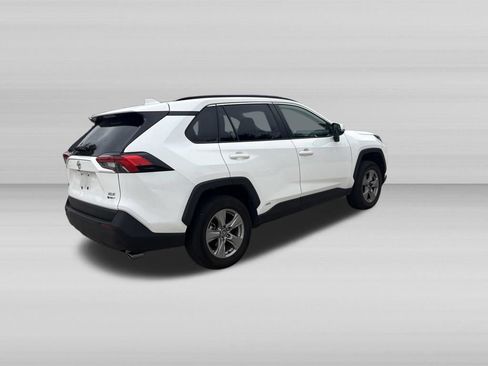Used 2025 Toyota RAV4 XLE AWD/4WD image 5