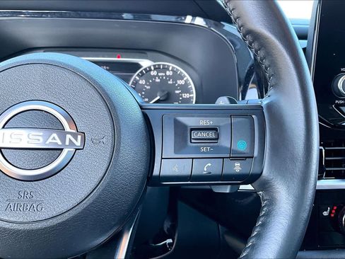 Used 2025 Nissan Pathfinder SV image 24