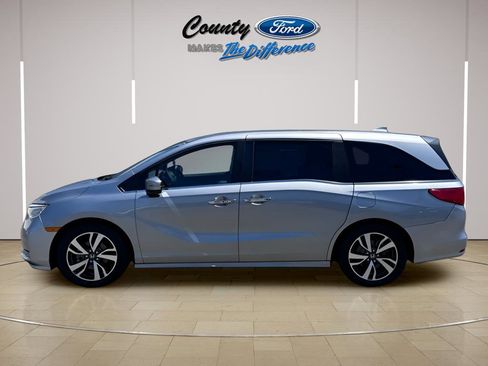 Used 2023 Honda Odyssey Touring image 3