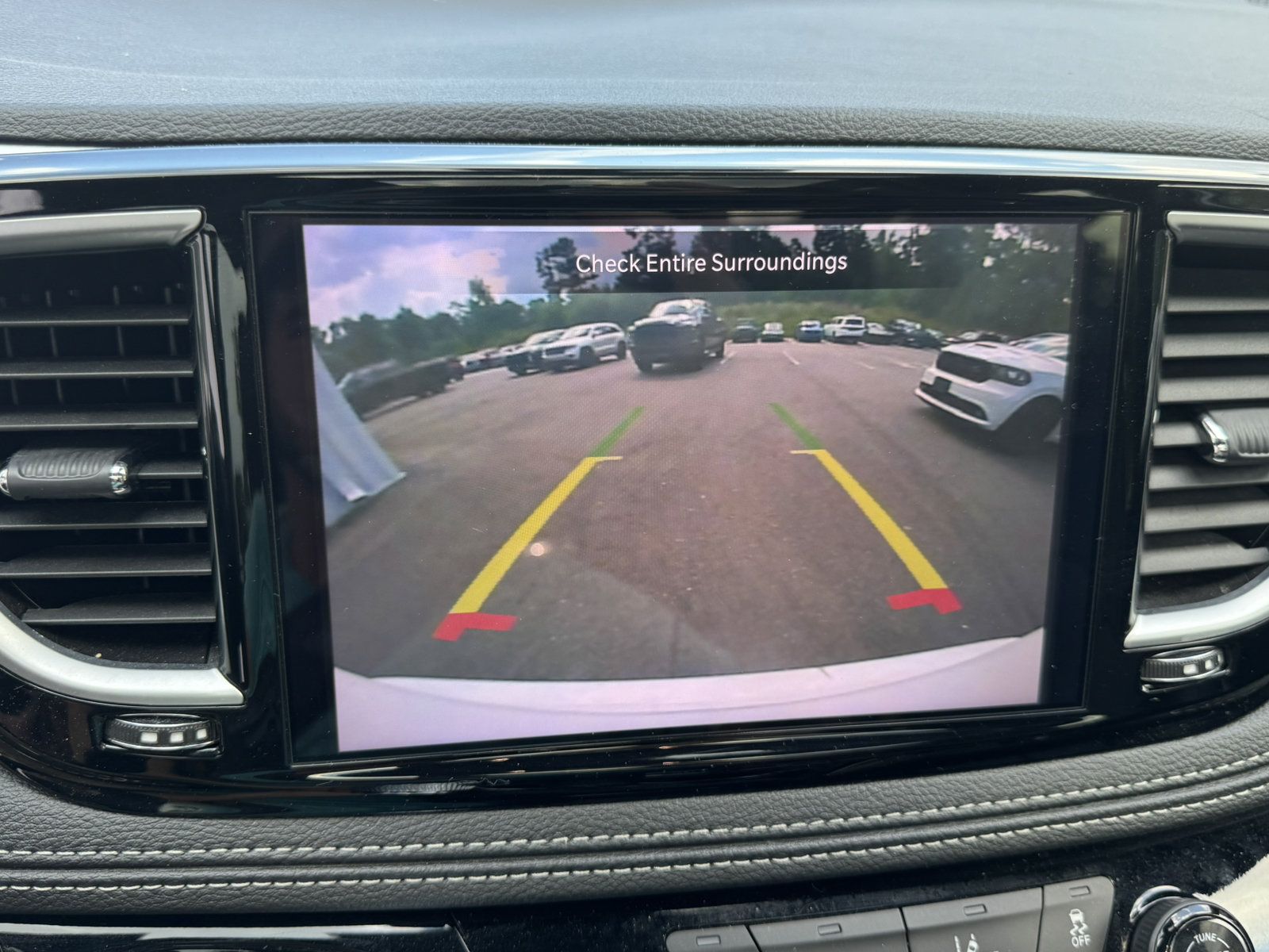 Used 2025 Chrysler Pacifica Limited FWD image 30