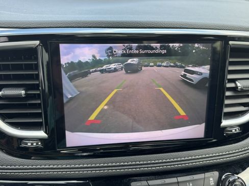 Used 2025 Chrysler Pacifica Limited FWD image 30