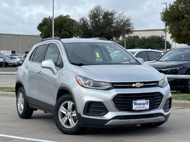 Used 2019 Chevrolet Trax LT w/ LT Convenience Package FWD image 2