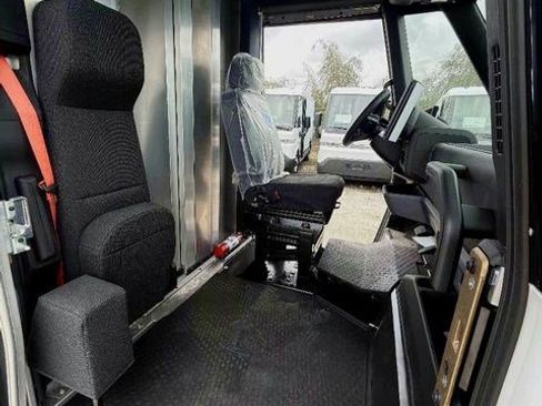 Used 2024 Chevrolet Brightdrop 400 w/ Commercial Equipment Package AWD/4WD image 6