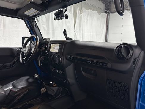 Used 2015 Jeep Wrangler Unlimited Sahara AWD/4WD image 56