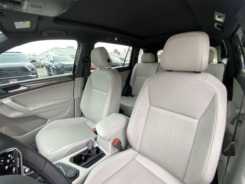 Used 2022 Volkswagen Tiguan SE R-Line image 18