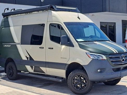 Used 2023 Mercedes-Benz Sprinter 2500 image 1