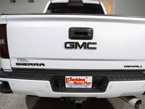 Used 2017 GMC Sierra 2500 Denali w/ Duramax Plus Package image 8