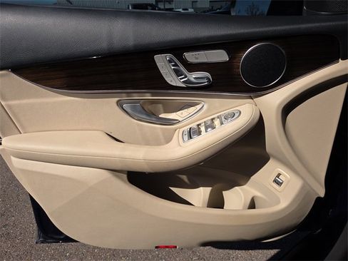 Used 2022 Mercedes-Benz GLC 300 image 19