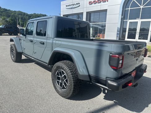 New 2026 Jeep Gladiator Rubicon w/ Steel Power Dome Hood Package AWD/4WD image 10