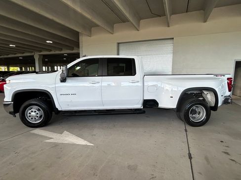 Used 2025 Chevrolet Silverado 3500 LT AWD/4WD image 2