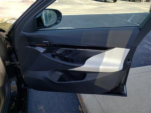 New 2026 BMW 530i xDrive w/ M Sport Package image 18