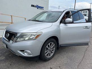 Used 2014 Nissan Pathfinder SV image 1