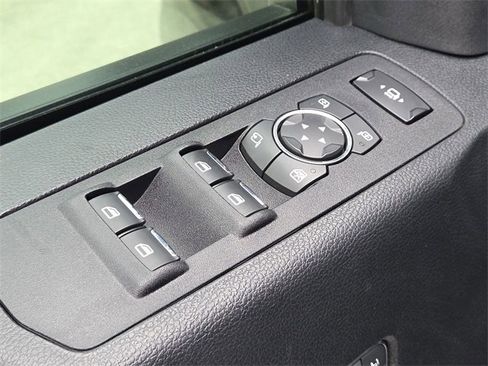 Used 2020 Ford F250 Lariat w/ Chrome Package image 19