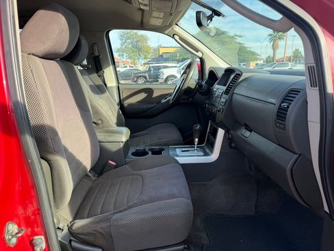 Used 2011 Nissan Pathfinder SV image 19
