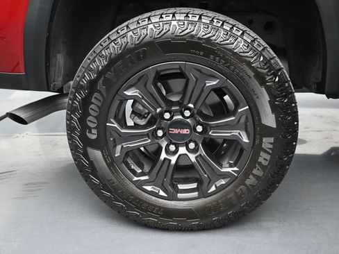 Used 2024 GMC Canyon Elevation w/ Elevation Premium Package AWD/4WD image 39