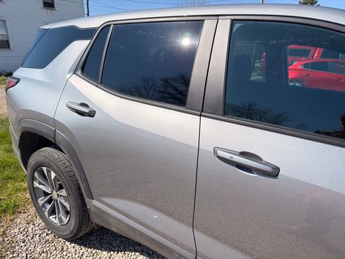 Used 2025 Chevrolet Equinox LT w/ Safety and Technology Package image 2