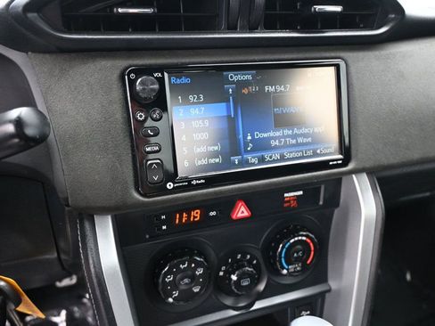 Used 2018 Toyota 86 RWD image 10