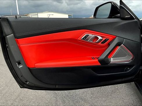 Used 2022 BMW Z4 M40i w/ Premium Package image 17