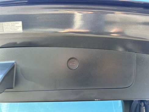 Used 2021 Tesla Model X Long Range image 32