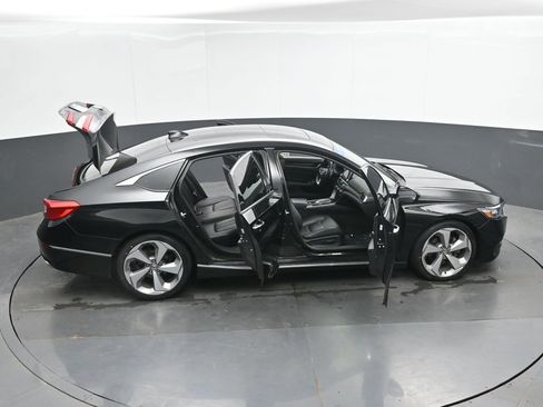 Used 2018 Honda Accord Touring image 42