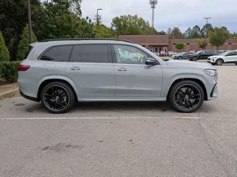 Used 2024 Mercedes-Benz GLS 450 4MATIC image 2