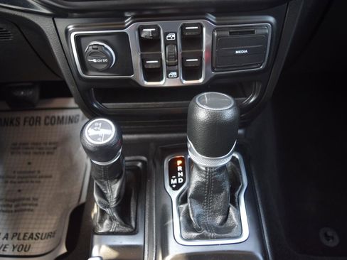 Used 2022 Jeep Gladiator Sport image 23