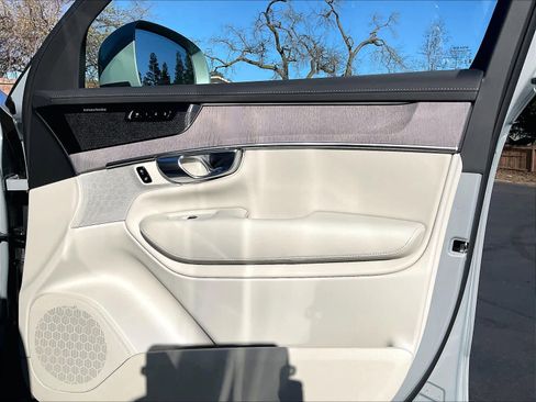 New 2026 Volvo XC90 T8 Ultra w/ Protection Package Premier image 31