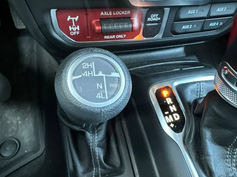 Used 2025 Jeep Wrangler Sport AWD/4WD image 24