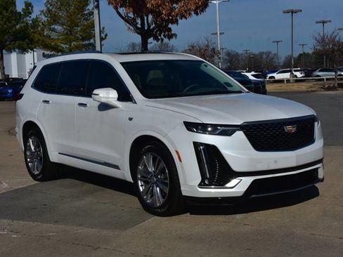 Used 2024 Cadillac XT6 Premium Luxury w/ Technology Package image 3