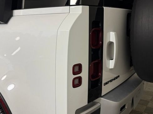 Used 2023 Land Rover Defender 110 S AWD/4WD image 9