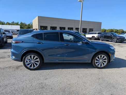 Used 2025 Buick Envista Avenir FWD image 3