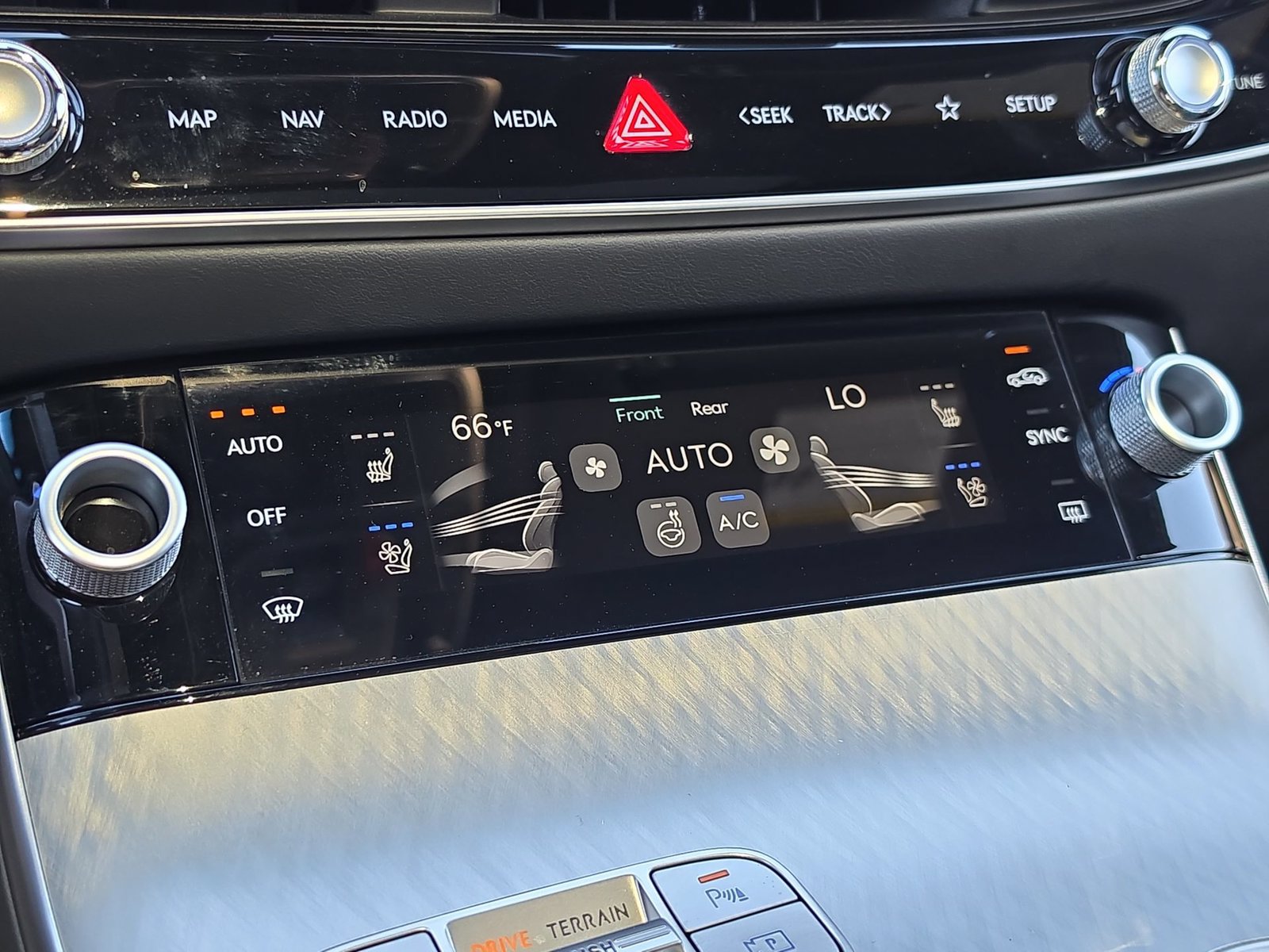 Certified 2026 Genesis GV70 2.5T Sport Prestige AWD/4WD image 28