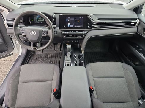 Used 2025 Toyota Camry LE image 18