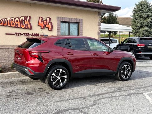 Used 2024 Chevrolet Trax RS w/ Driver Confidence Package FWD image 3