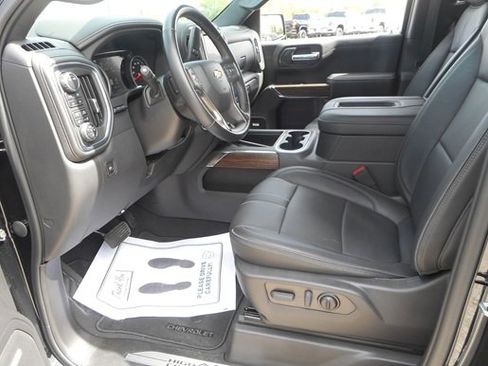 Used 2022 Chevrolet Silverado 1500 High Country w/ Technology Package image 9