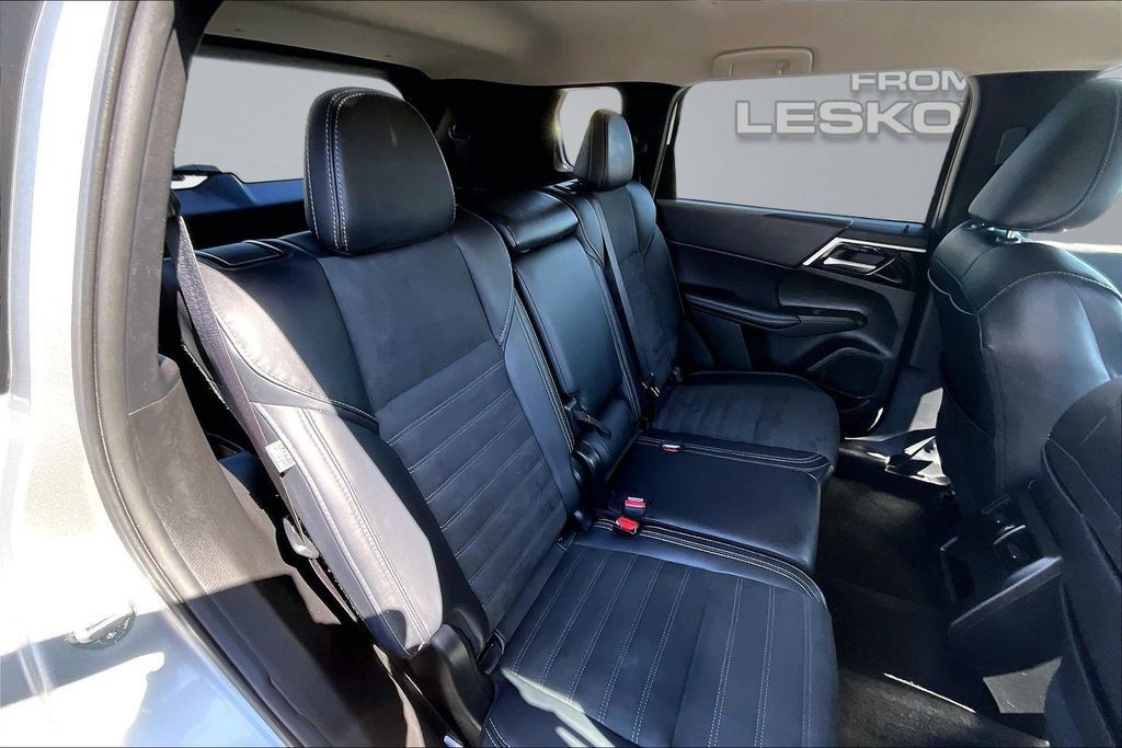 Used 2024 Mitsubishi Outlander SE AWD/4WD image 26
