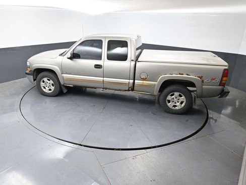 Used 2001 Chevrolet Silverado 1500 LS w/ Firm Ride Suspension Pkg AWD/4WD image 17