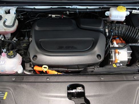 Used 2024 Chrysler Pacifica Pinnacle image 9