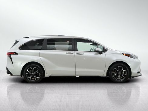 Used 2026 Toyota Sienna Platinum AWD/4WD image 6